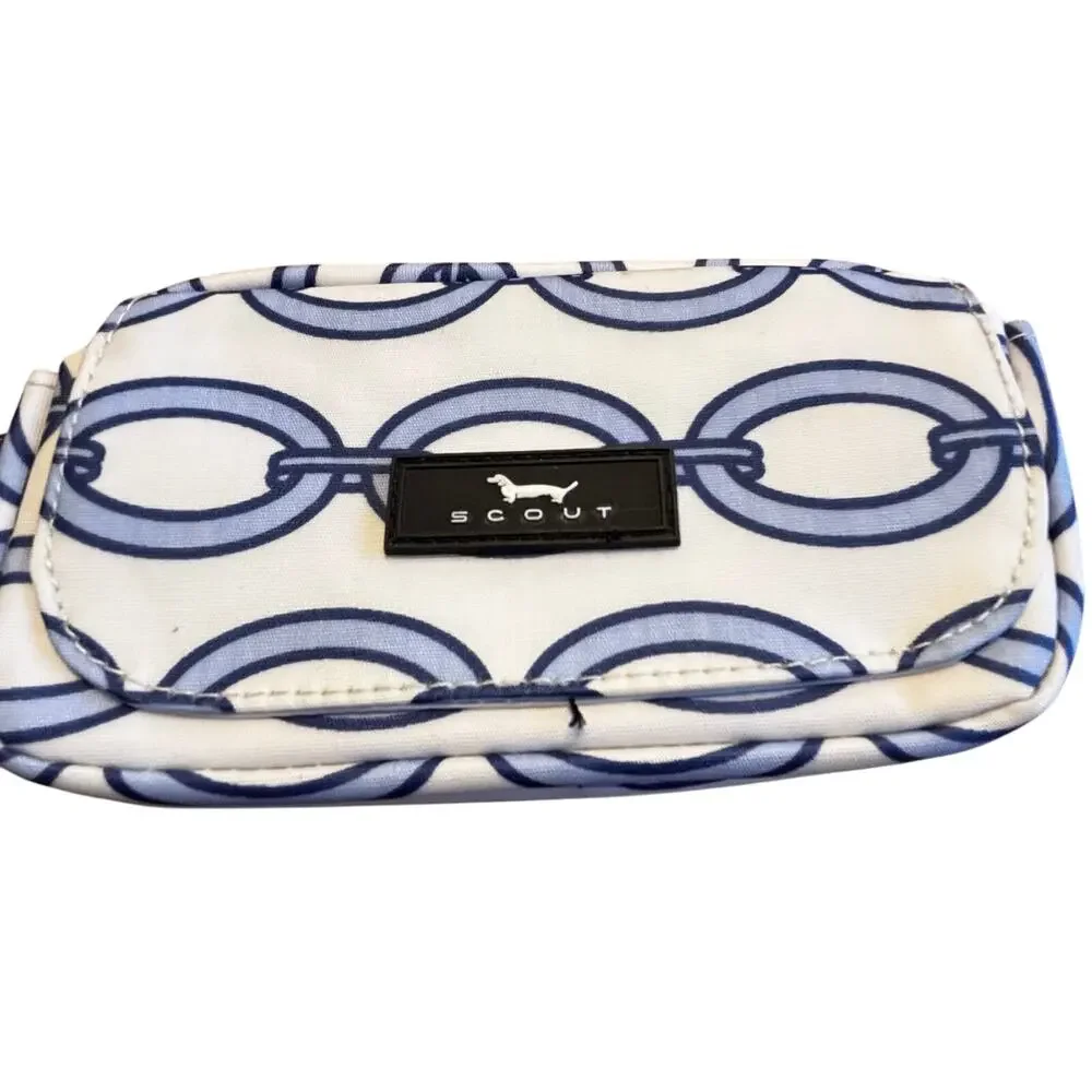 Scout zip around wristlet wallet in blue & white chain pattern with ID window